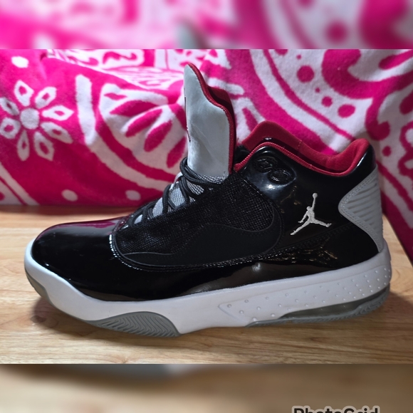 Used Jordan Men's Max Aura 2 Sneakers - Picture 2 of 12